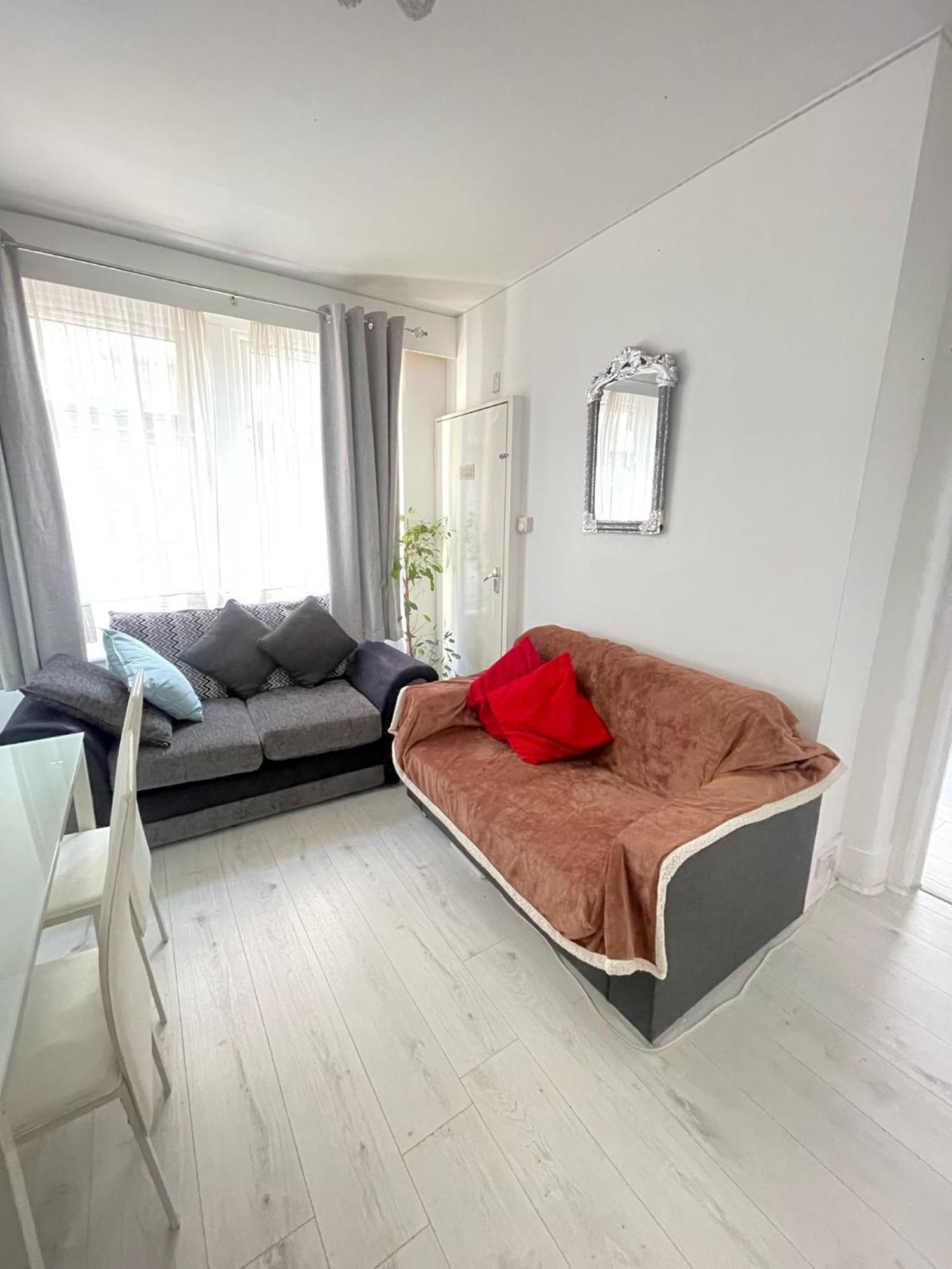Lovely 2 Bed Flat 2 Floor Miles Londýn Exteriér fotografie