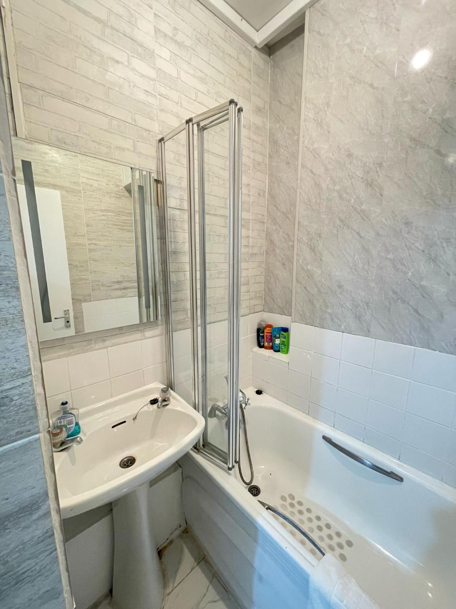 Lovely 2 Bed Flat 2 Floor Miles Londýn Exteriér fotografie